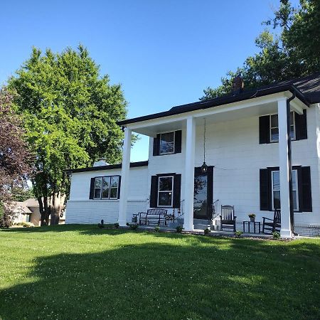 1908 Modern Farmhouse On Large Private Treed Lot Шони Экстерьер фото