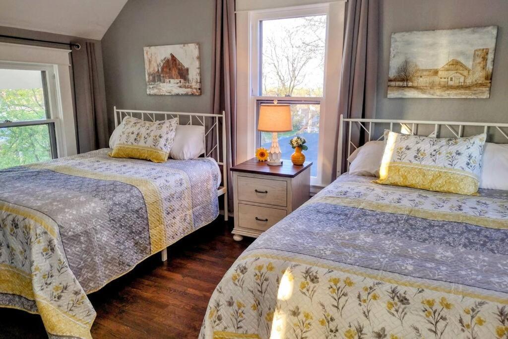 1908 Modern Farmhouse On Large Private Treed Lot Шони Экстерьер фото